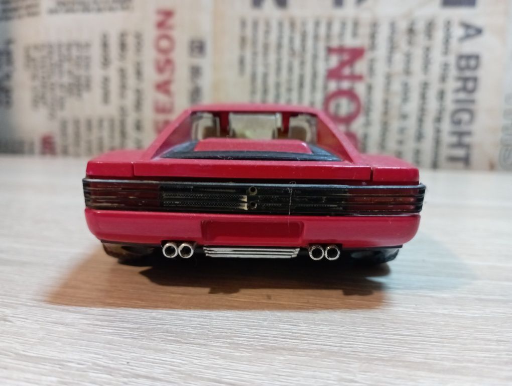 "Ferrari" Testarossa (1984) 1:24 мащаб