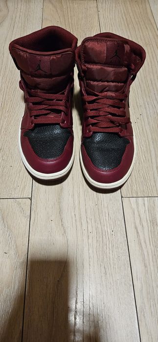Vand Jordan 1 mid