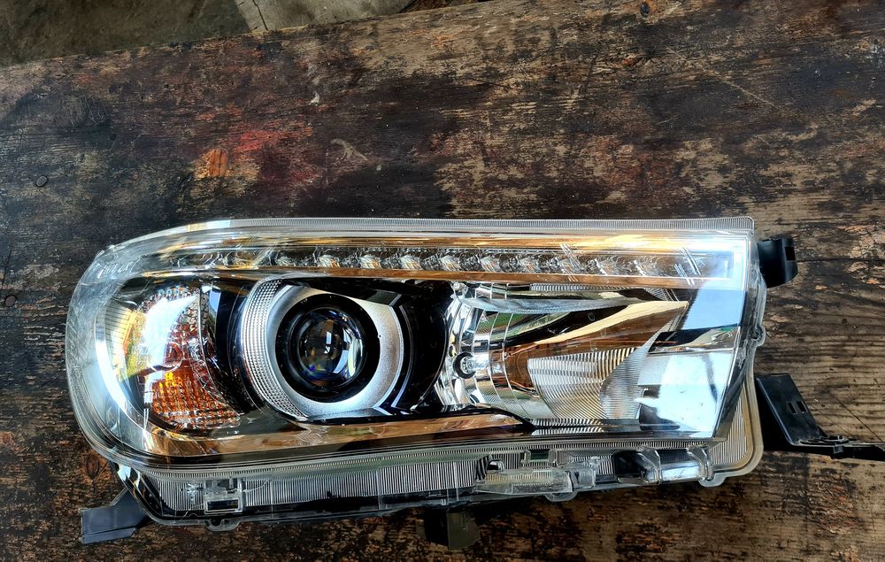 Far Original Toyota Hilux 2020+