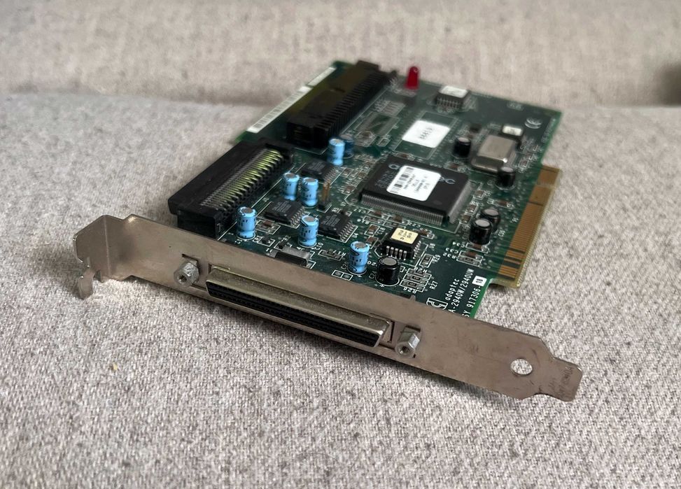 Controller SCSI PCI Adaptec AHA-2940UW Dell retro pentr servere sau PC