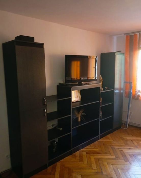 Închiriez apartament 2 camere-centrală nouă