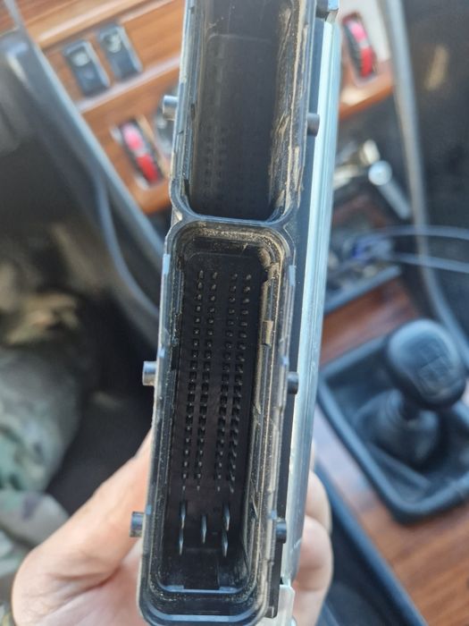 Продам ЭБУ  на ваз2107 15 тыс без торга.