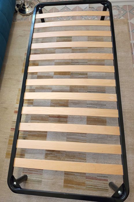 Луксозен матрак и рамка с крака 200х90х22