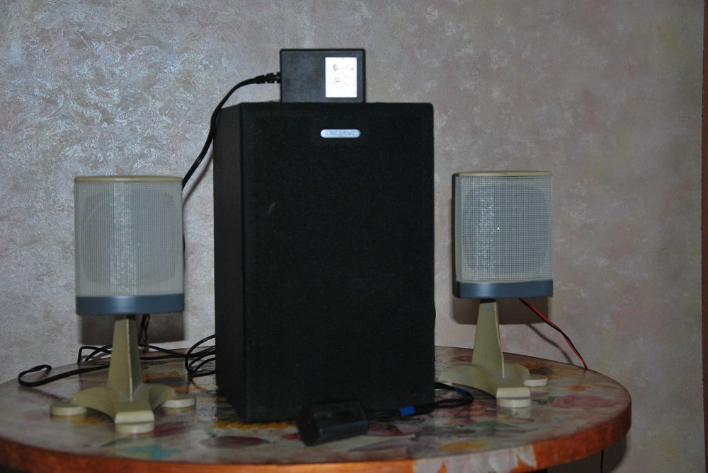 Акустика Creativ -  2 колонки с усилителем и пультом для компьютера!