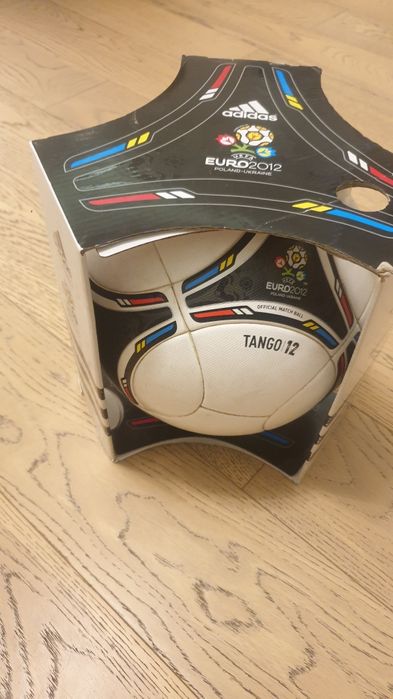 Футболна топка Adidas Tango 12 Euro 2012