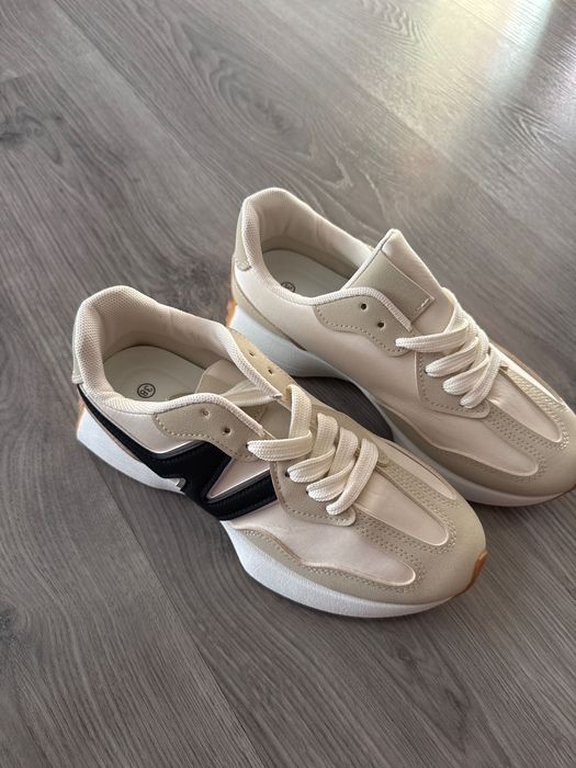 Спортни бели кецки