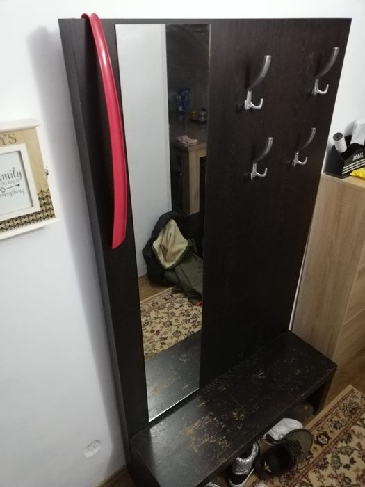 Cuier hol cu oglinda