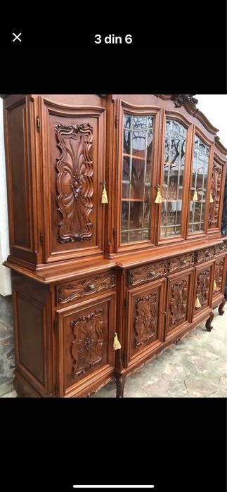 Vitrine stil Baroc Piemontez din lemn sculptat Nuc
