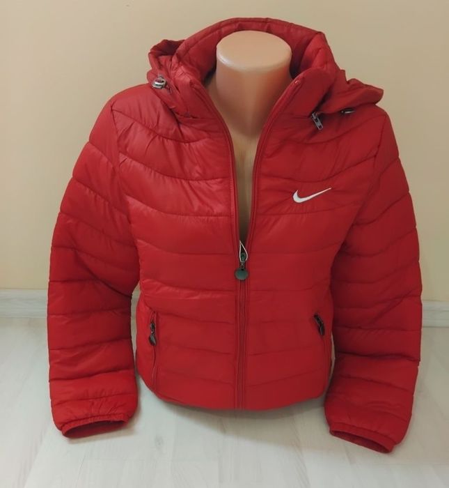 Geaca fete Nike ieftin.