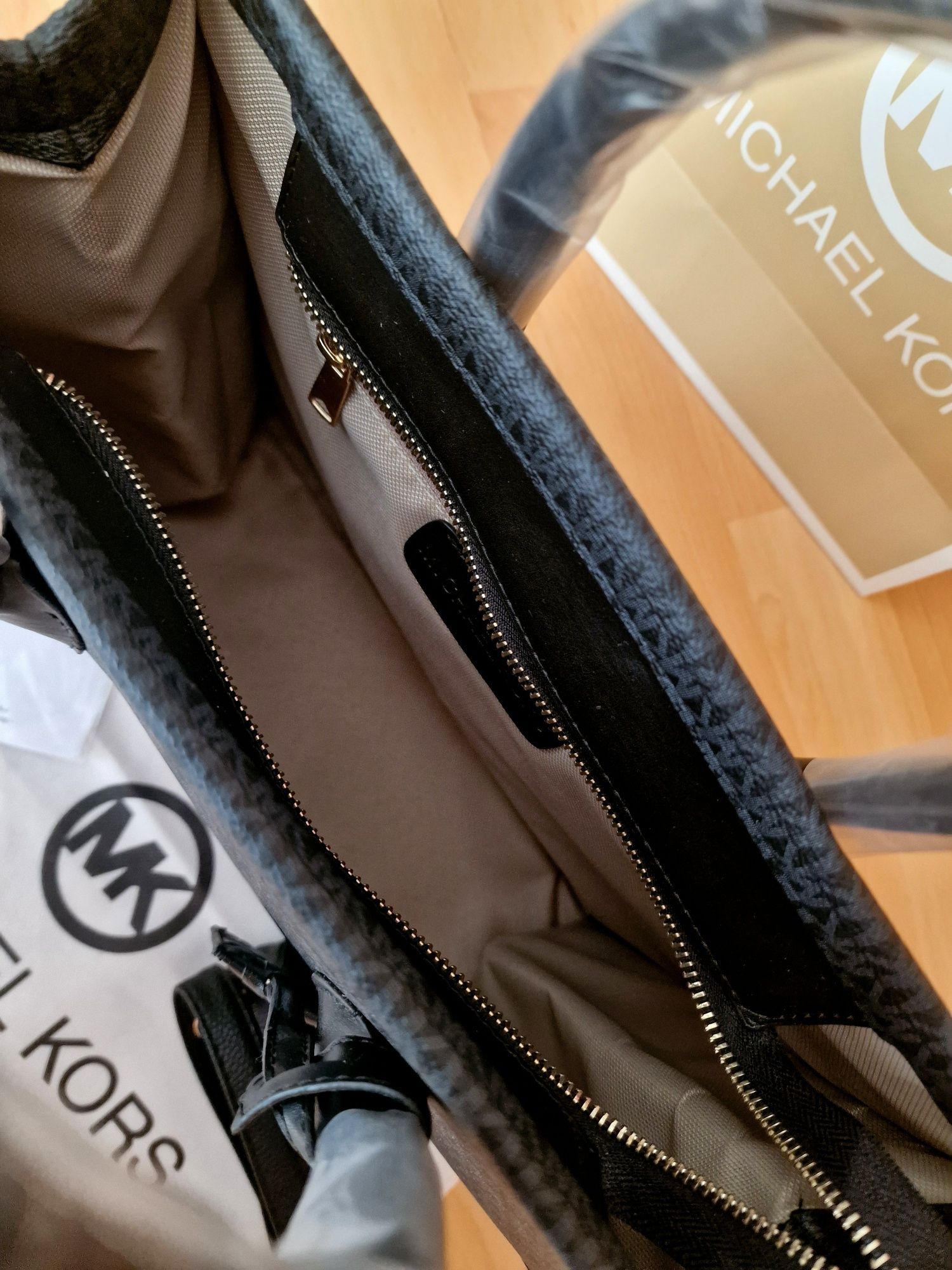 Geanta Michael Kors Maxy,editie limitată, saculet, etichetă