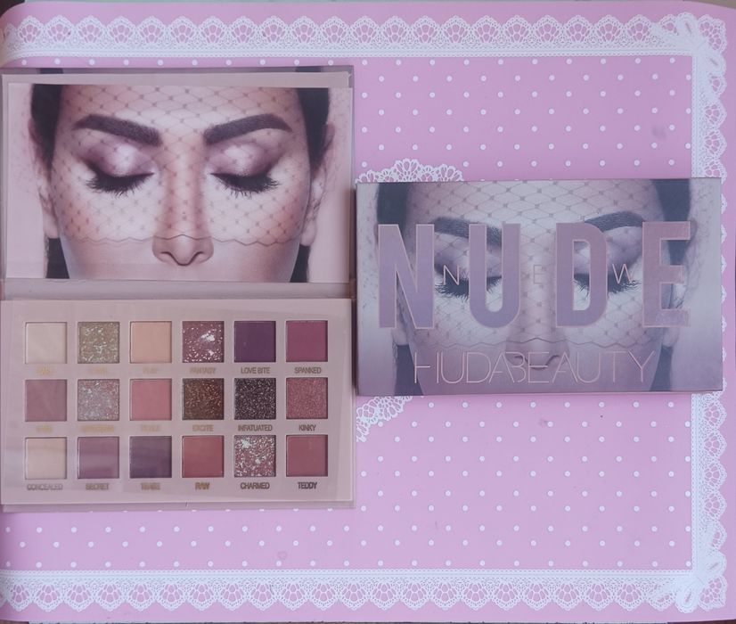 Палетка теней Huda Beauty