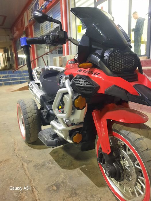 Bolalar uchun mototsikl sirena va ovoz bilan