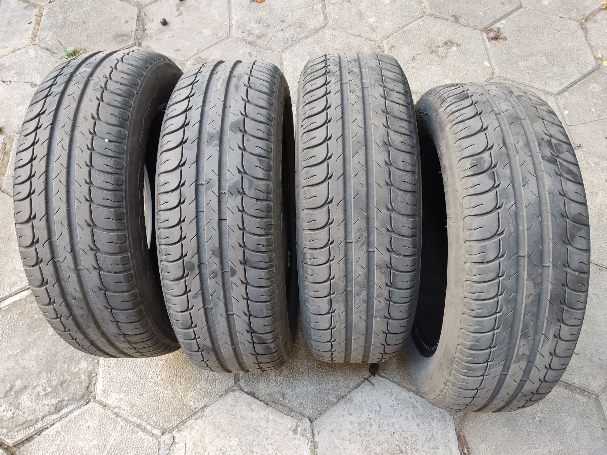 Летни гуми 185/60 R15 - 2 бр.