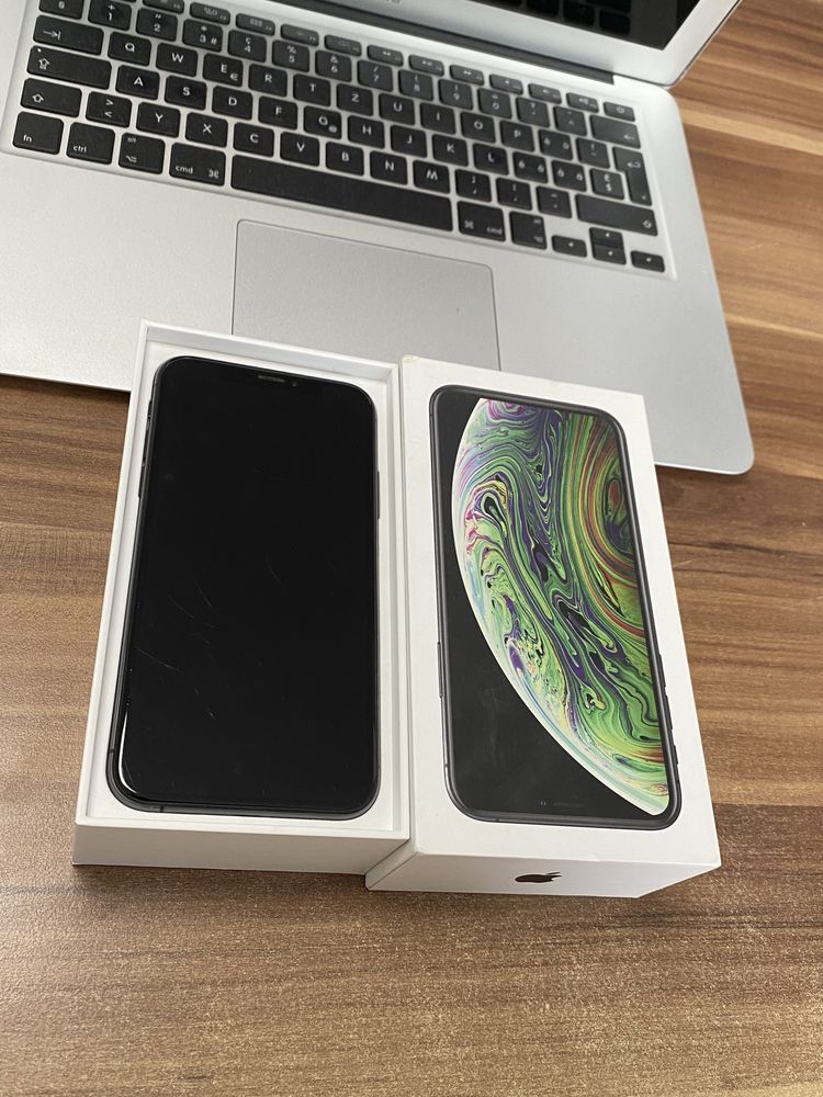 iPhone Xs / 64GB / Space Gray / Second |