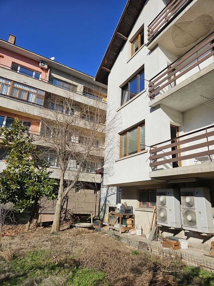 Продава се Къща в София, Гео Милев - 405 кв.м за 2963 €/кв.м - Снимка #4