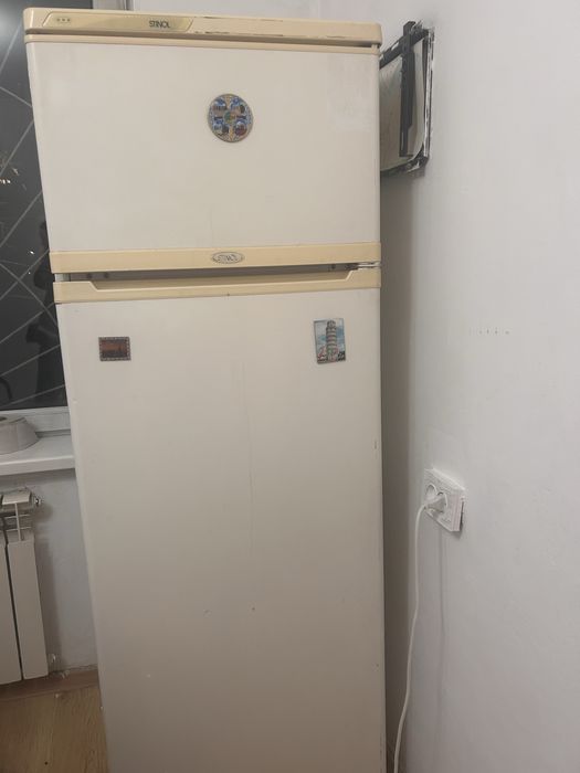 Холодильник работает только морозильник.