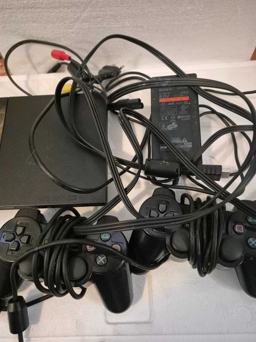 Sony Playstation 2  PS2  cu 2 manete/joystick
