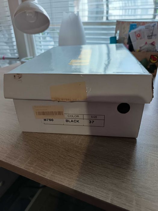 Продавам дамски боти, нови