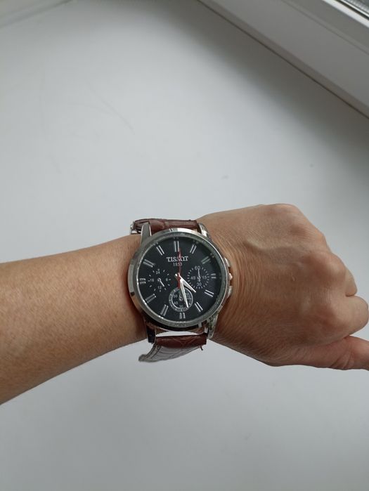 Продаю часы наручные