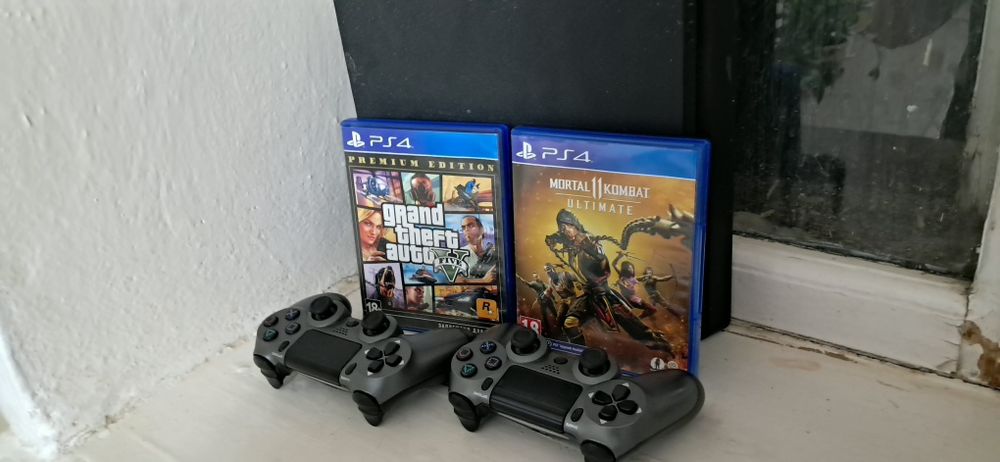 Ps4 состояние хорошее 500гб памяти 3 игры 2 рабочих джойстика