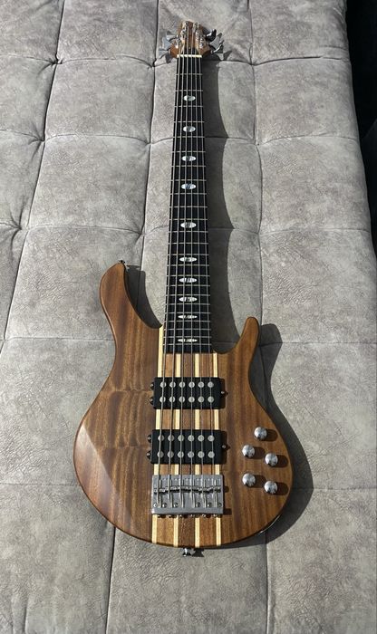 Электро басс гитара. Music Room Smiger Bass G-B50