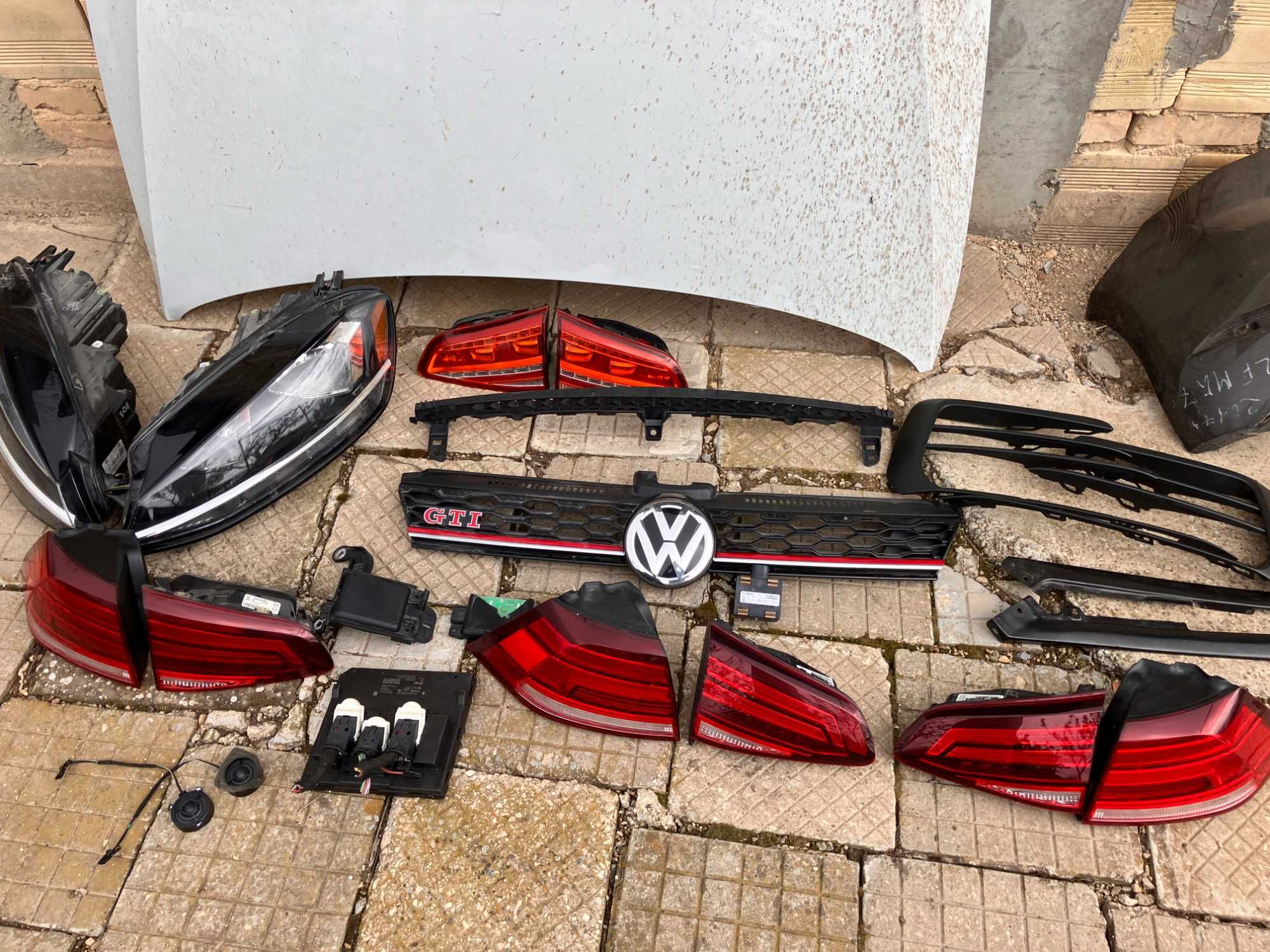 Части за Vw Golf 7 Фолксваген Голф - капак,стопове,фарове,дистроник