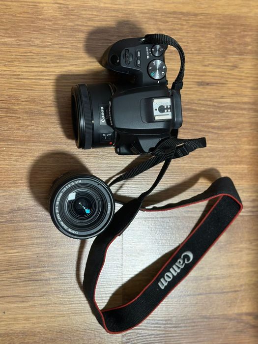 Vând Canon EOS 250D EF-S 18-55 IS STM kit