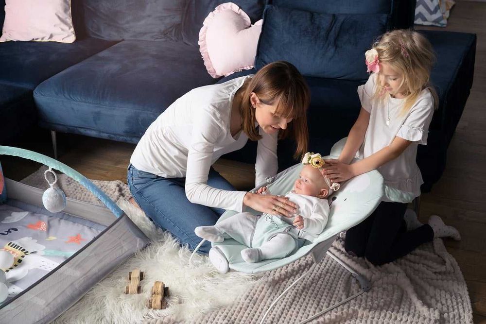 Leagan Glossy, Momi, Panda NOU