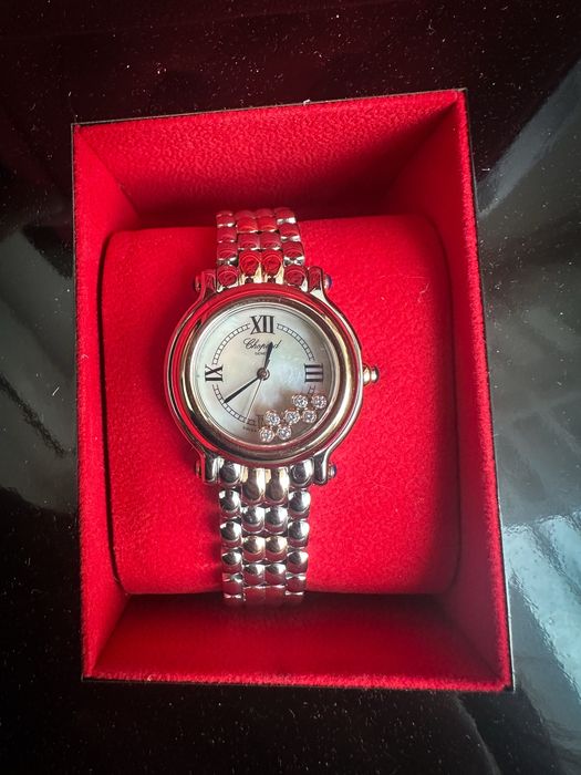 Дамски часовник по модел на Chopard нов.