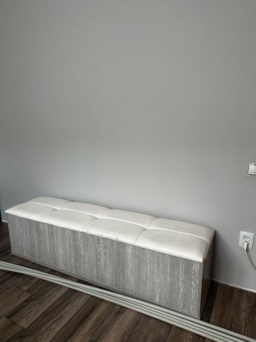 Продам банкетку для прихожей, спальни.