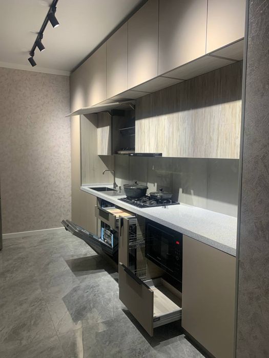 Гранд Мир! Напротив посольство России. сдается 4х комнатная квартира