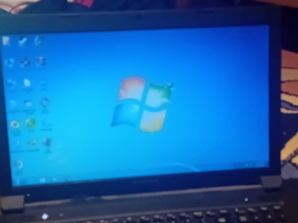 Laptopu Lenovo  Windows 7