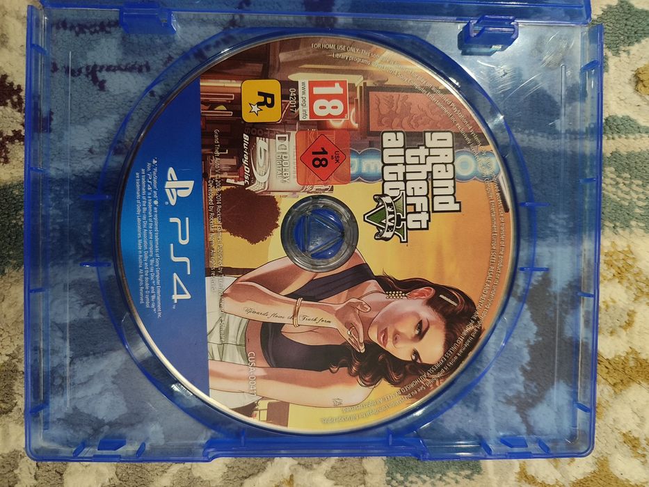Диск  GTA  5  на  PS4