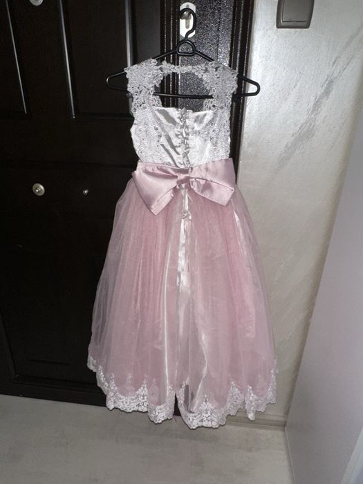 Розова детска рокля