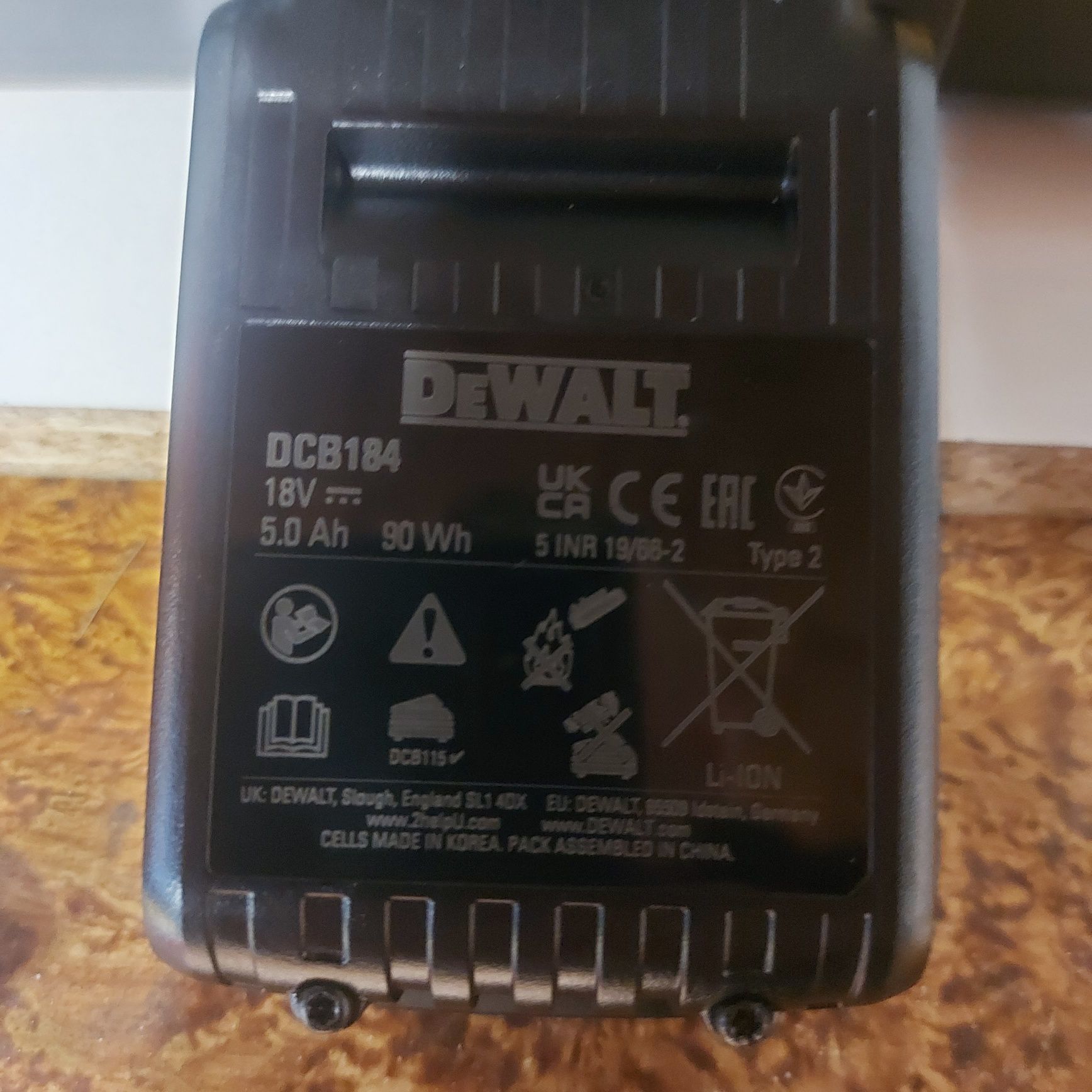 Нови батерии Dewalt DCB184 5ah