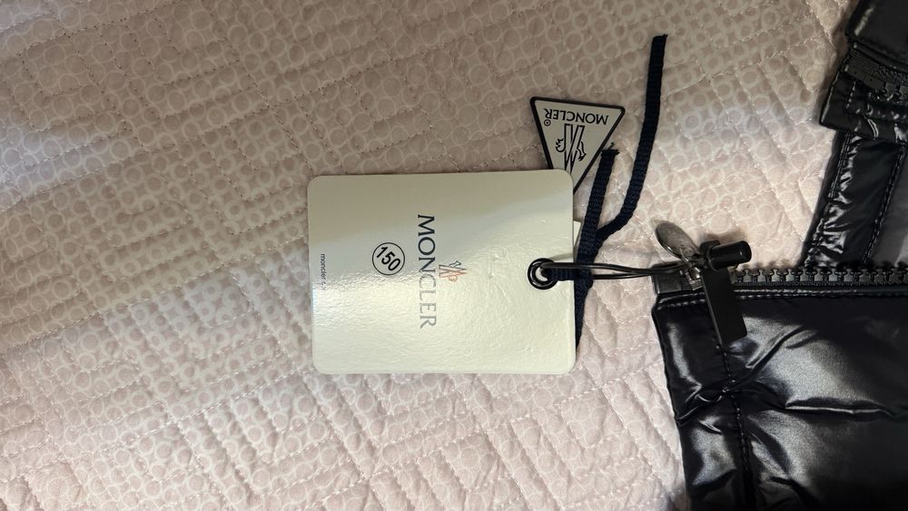 Moncler куртка новая