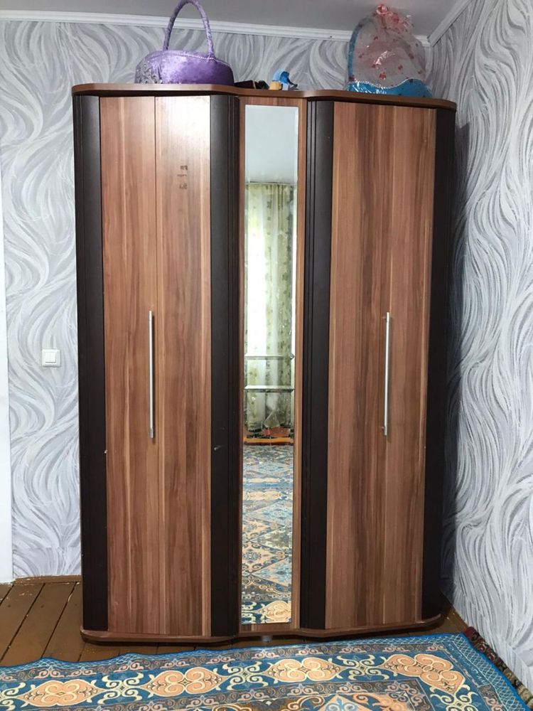 Продам 4х комнатную квартиру 95 кв срочно