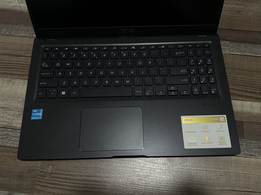 Laptop Asus VivoBook 15.6” i3 11th gen 8gb ram 256 SSD, stare perfecta