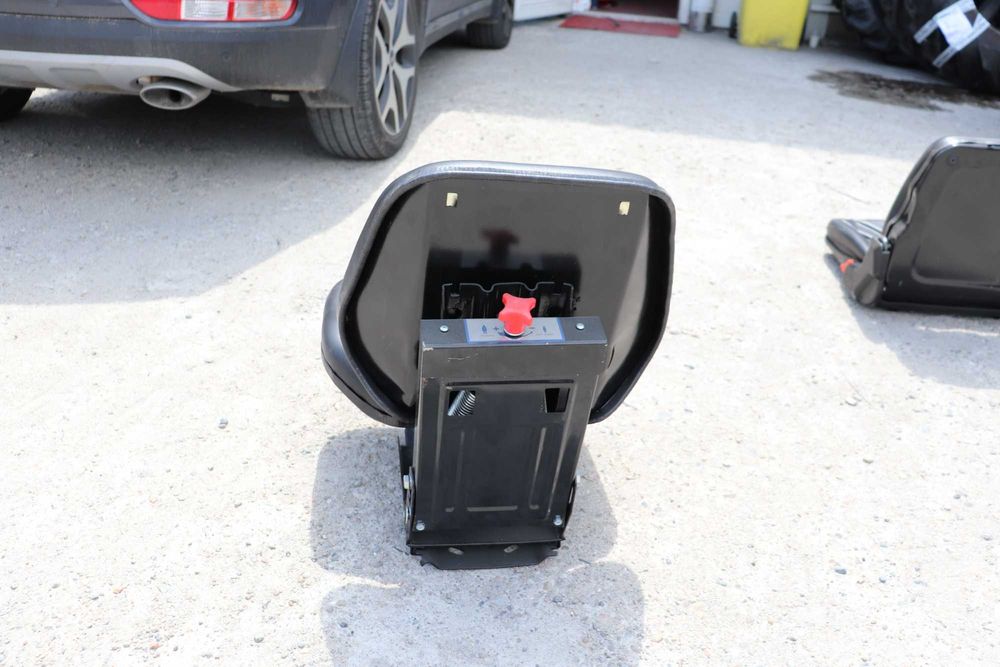 Scaun Tractor Nou Universal cu suspensie si reglaj Depozit AgroMir