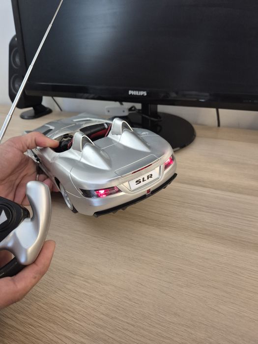 Vand masinuta cu telecomanda Rastar Mercedes Benz SLR scara 1:12
Vand