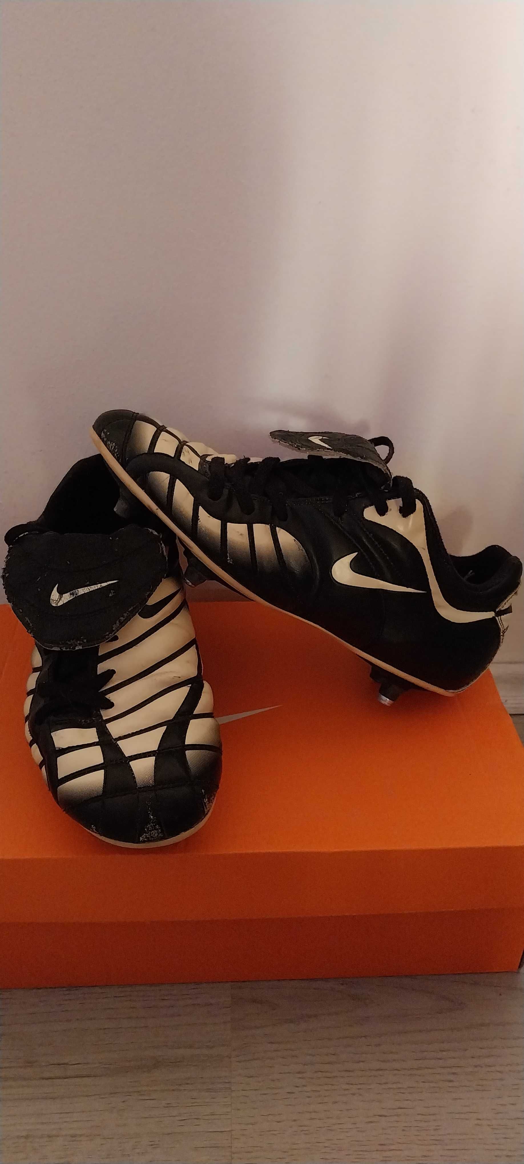 Ghete fotbal Nike Total 90 1st Air Zoom