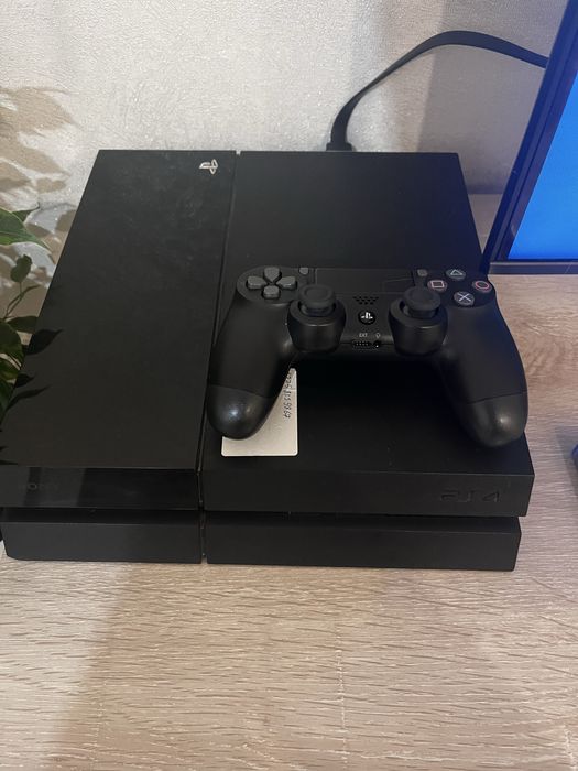 Продам PS4 в хорошем состоянии!