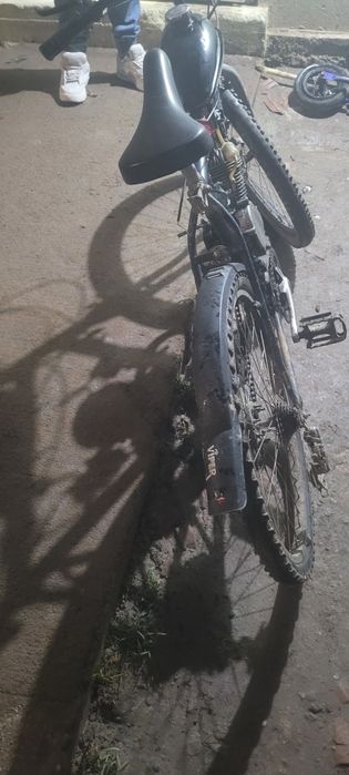 Bicicleta cu motor de 100cc