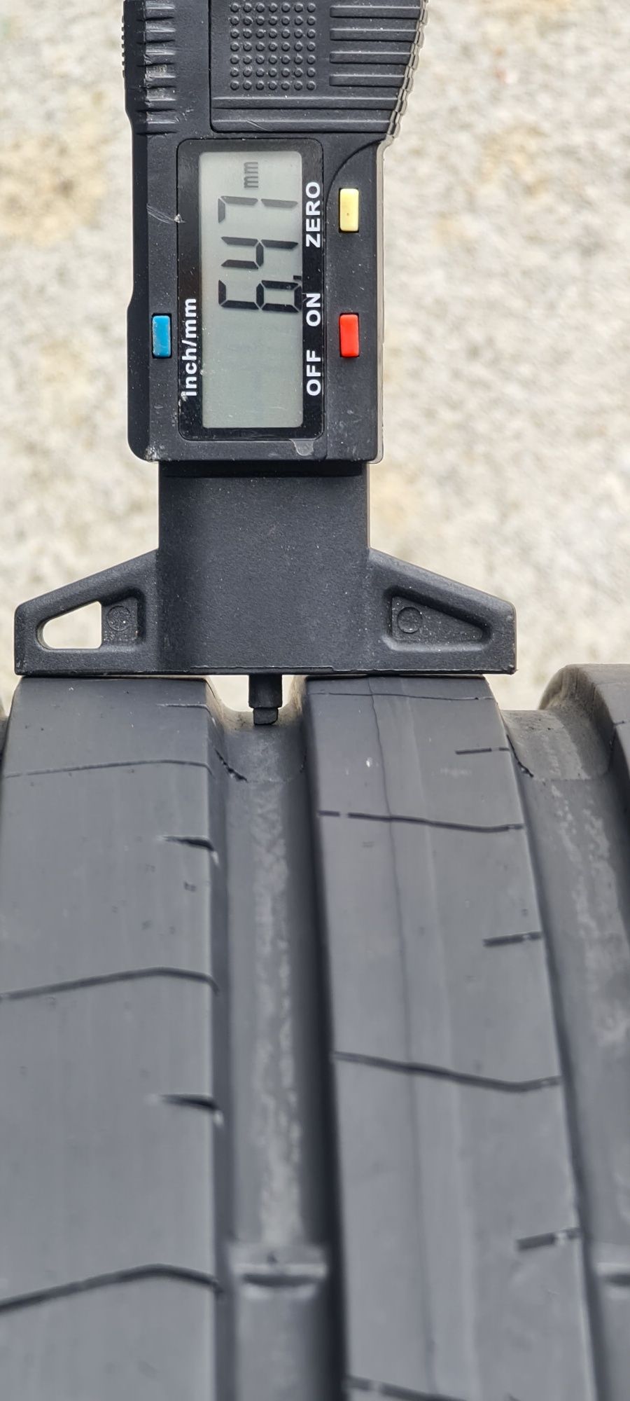 Vând două anvelope de vara pirelli p zero 225 50 18 dot 4718