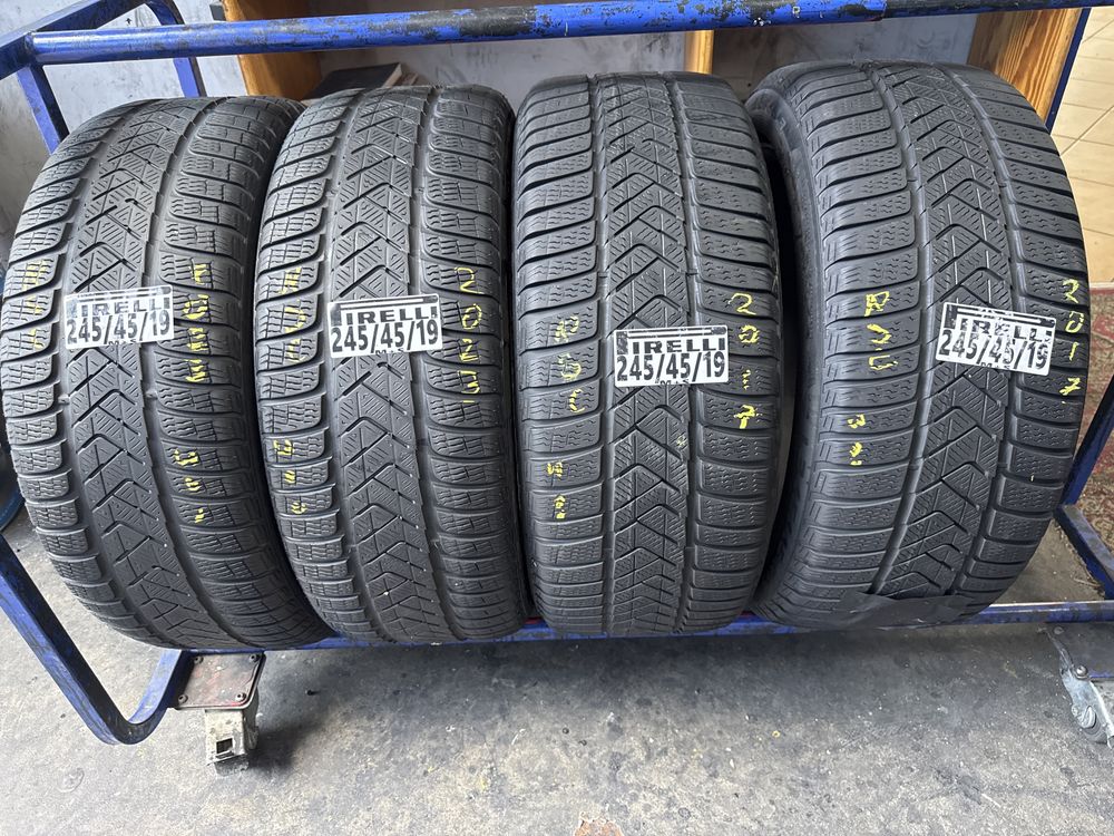 245/45/19 Pirelli M+S RSC