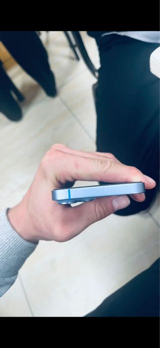 Айфон 14 сини свет