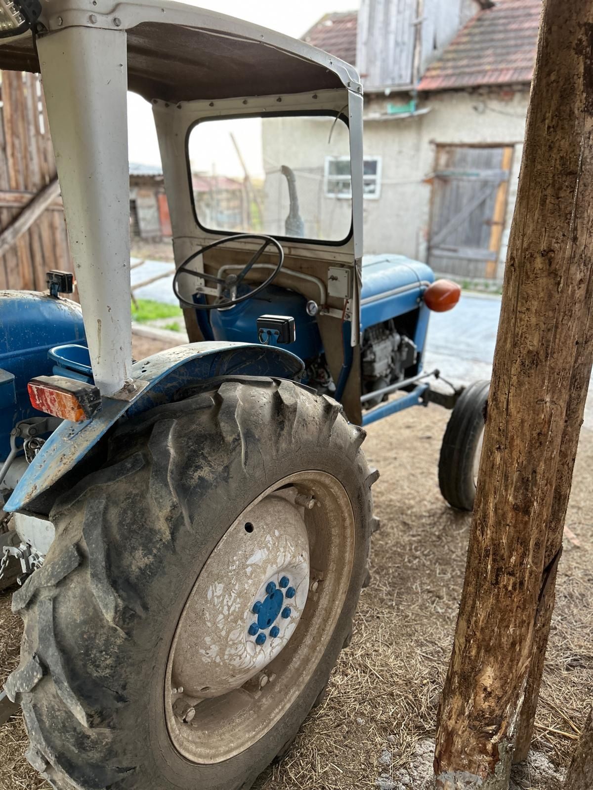 Vând tractor Fiat 45cai în 4 cilindri