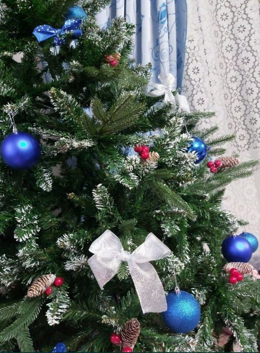 Geliviy Archa 3 metrli xamma öyinchoqlari bilan