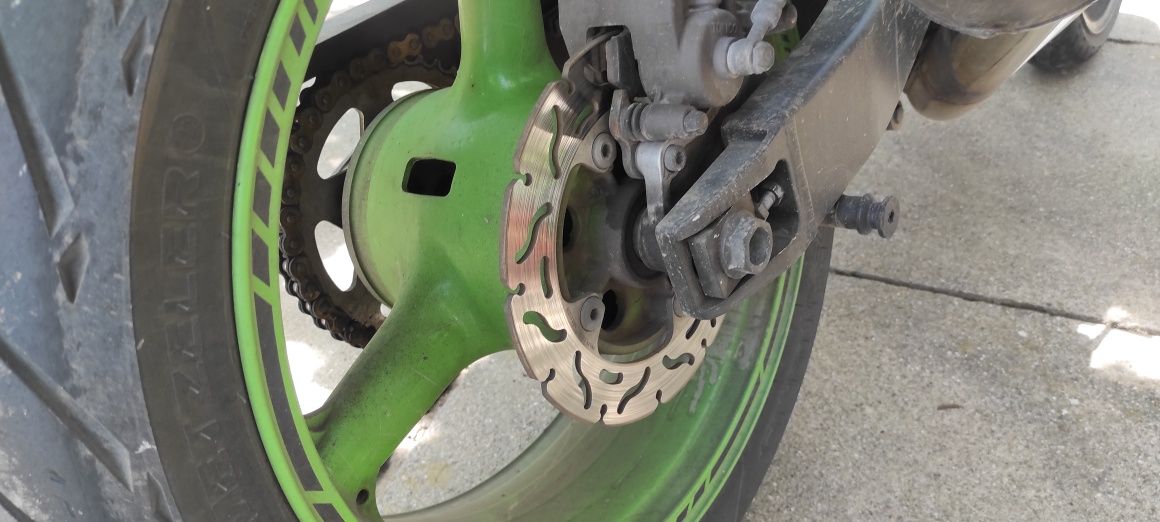 Vând sau schimb motocicleta