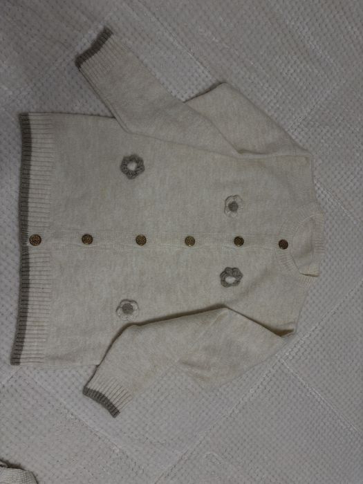 Дамска жилетка в бежово